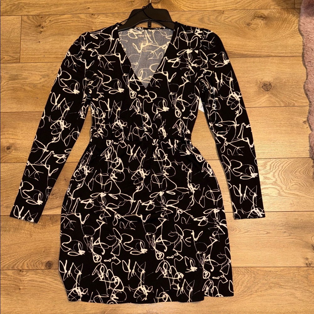 Nine West Black and White Abstract Long Sleeve Dress
